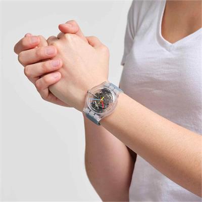 swatch-suok157-clearly-black-striped-unisex-kol-saati-5.jpeg