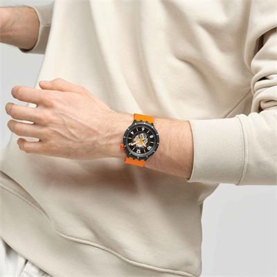 swatch-sb03g107-erkek-kol-saati-4.jpg