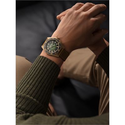 benrus_type2_uj_lifestyle_4.png